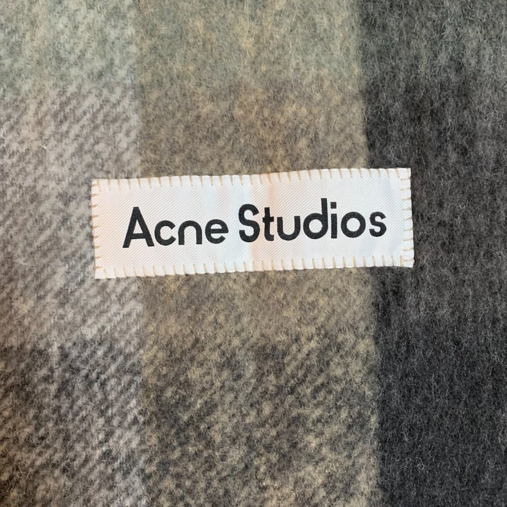 Acne Studios Checked Wool Blend Scarf Gray Beige Fringe Cozy - Picture 4 of 6